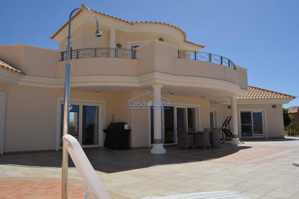 5696P-Villa en Playa Paraíso